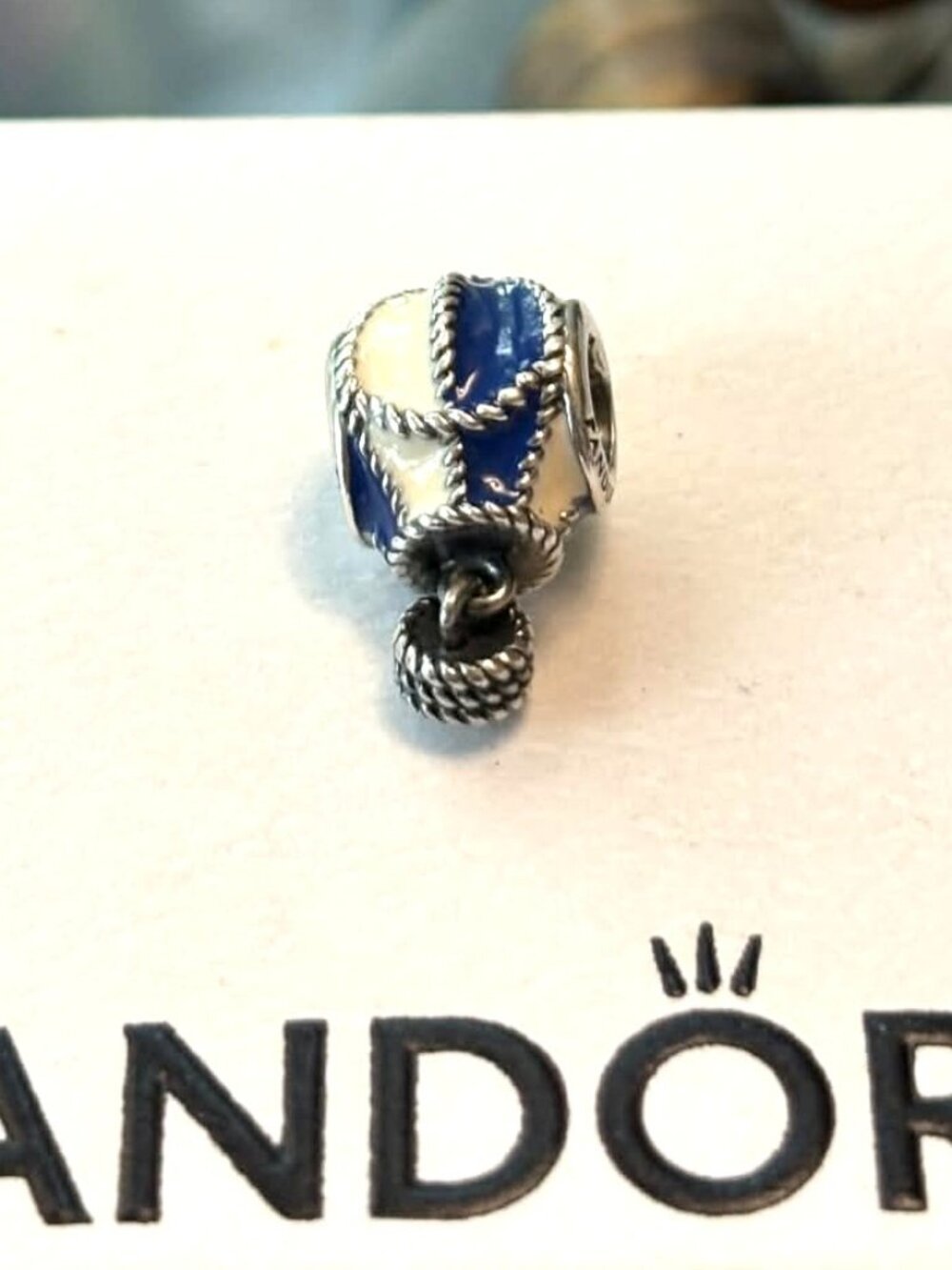 Authentic PANDORA Blue and White Hot Air Balloon - 40$ CAD